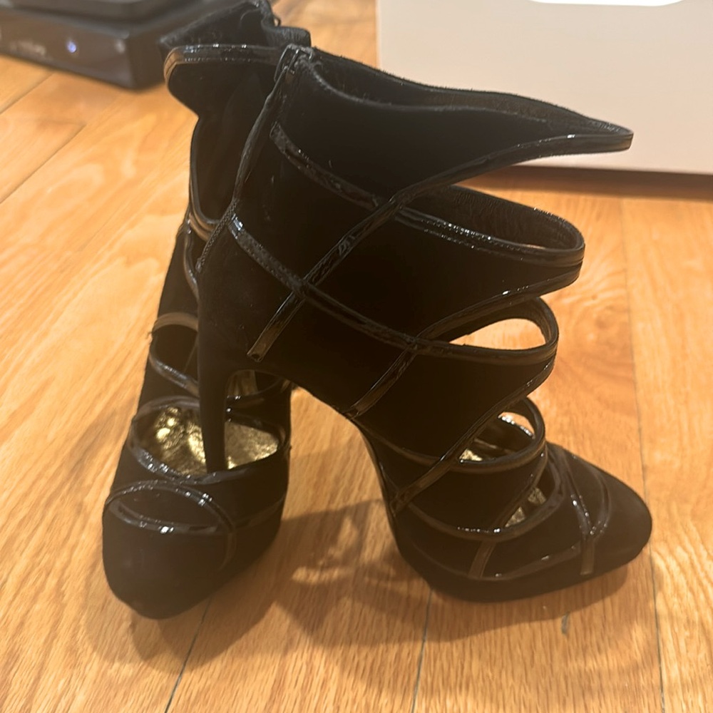 Stunning suade and leather shoes very comfortable